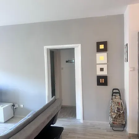 Near Finikoudes 15 Appartement *