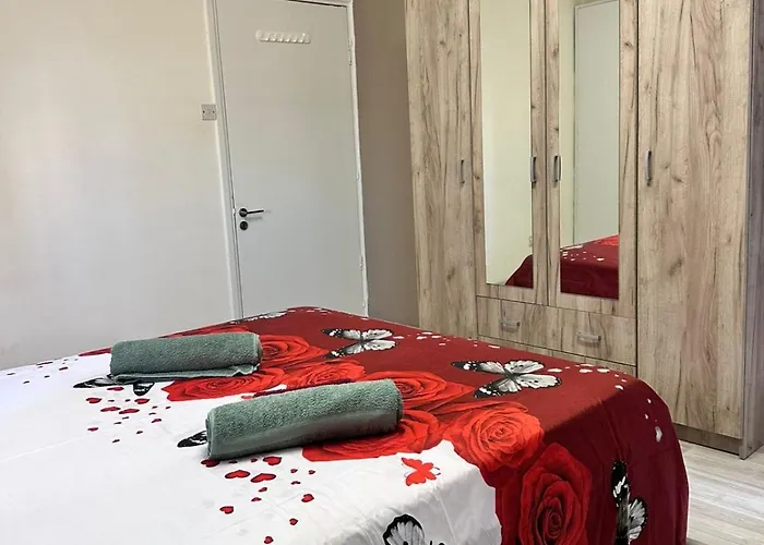 Near Finikoudes 15 Lägenhet