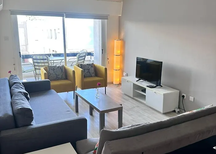 Near Finikoudes 15 Lägenhet