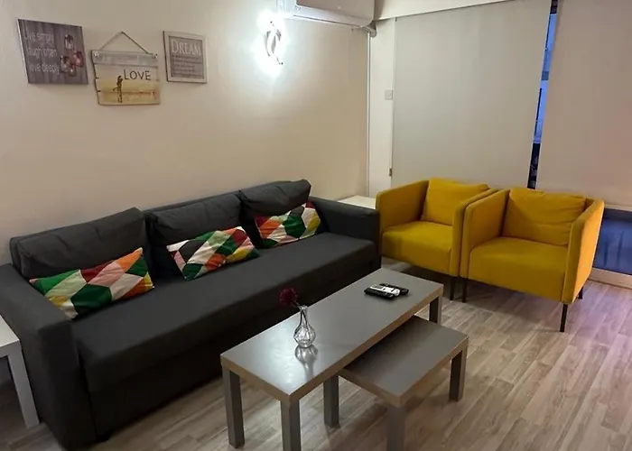 Near Finikoudes 15 Lägenhet Larnaca