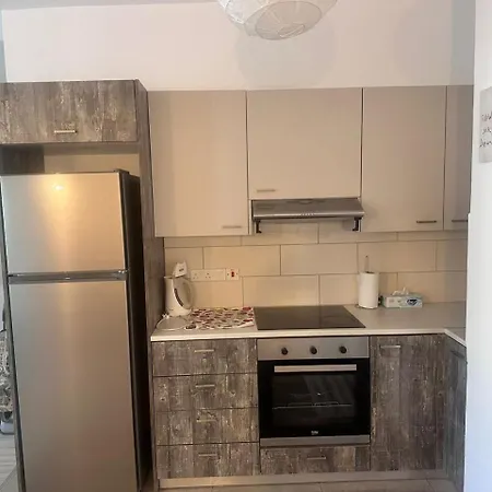 Apartment Near Finikoudes 15