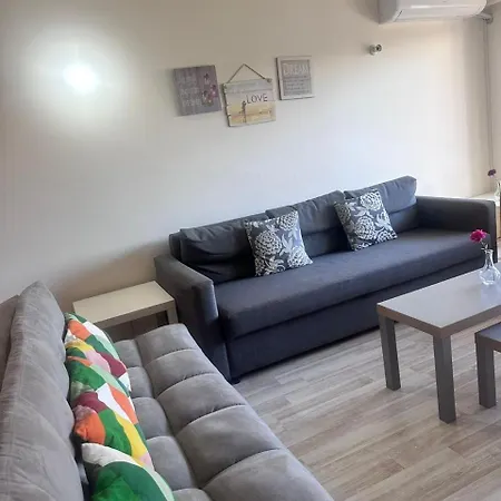 Near Finikoudes 15 Lárnaka